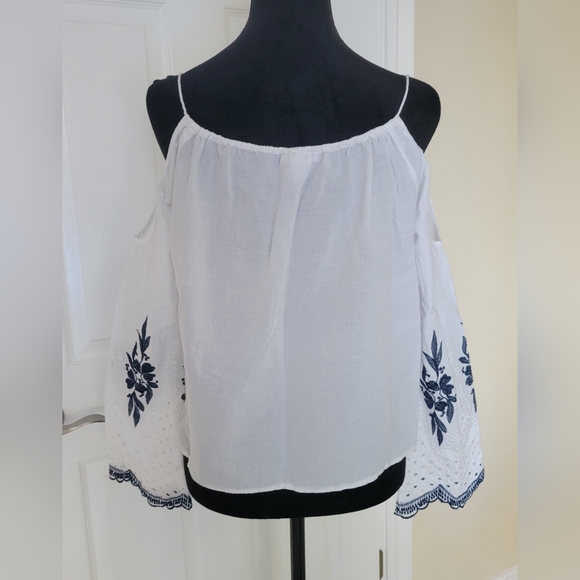 VENUS Cold Shoulder Top - Picture 2 of 7